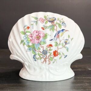 Aynsley  Pembroke English Fine Bone China Shell Vase Gold Trim Made in England